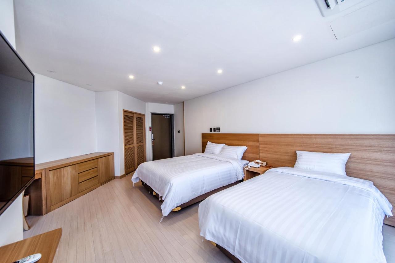 Bk Hotel Jeju Seogwipo Exterior photo