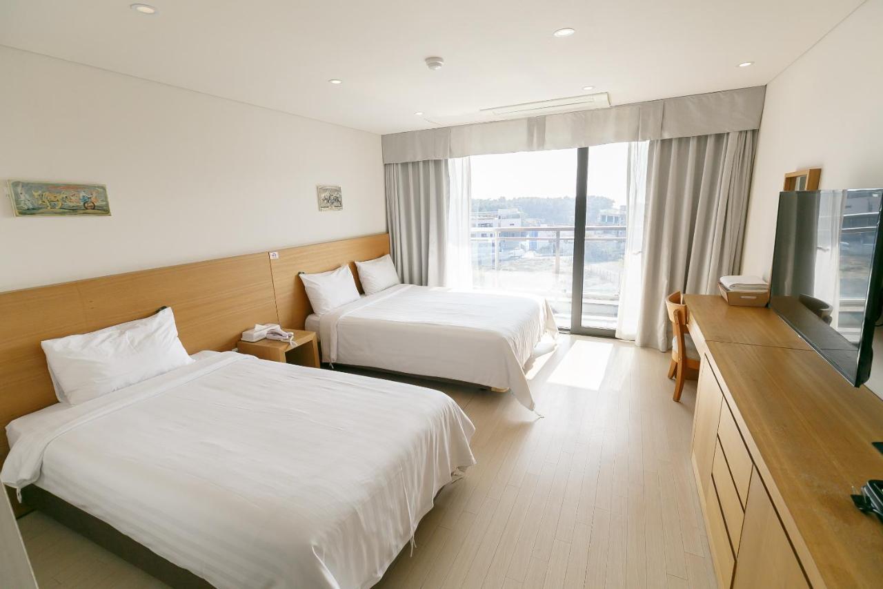 Bk Hotel Jeju Seogwipo Exterior photo
