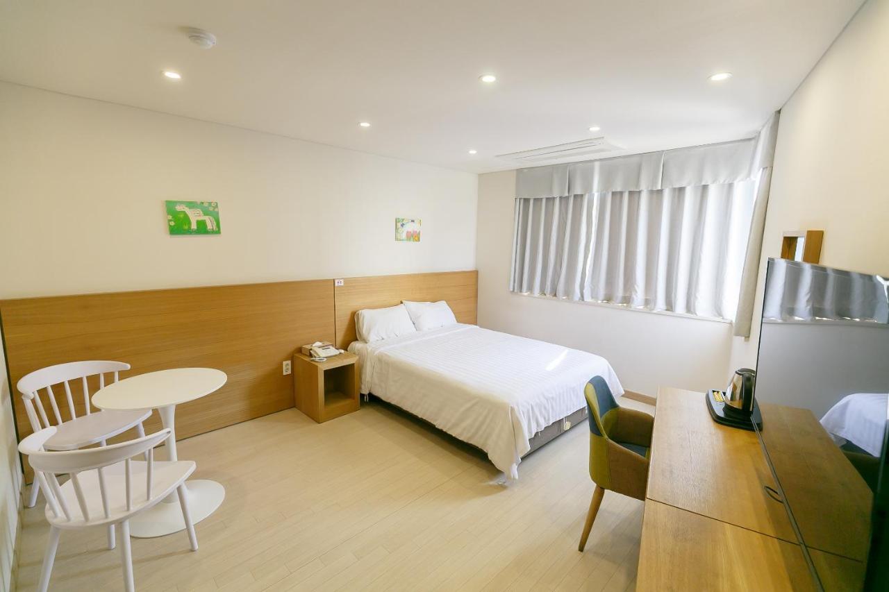 Bk Hotel Jeju Seogwipo Exterior photo